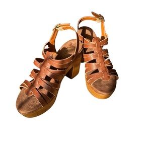 Cliffs by White Mountain Women's Tan Strappy Platform Sandals